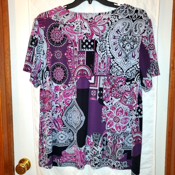 2x CJ Banks short sleeve top purple/black/white paisley - Picture 2 of 6